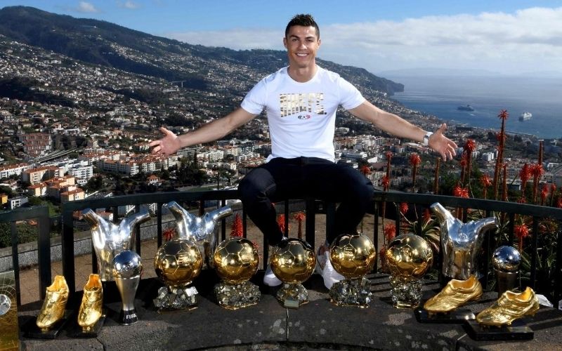 Cuộc sống xa hoa bên ngoài sân cỏ của siêu sao Ronaldo